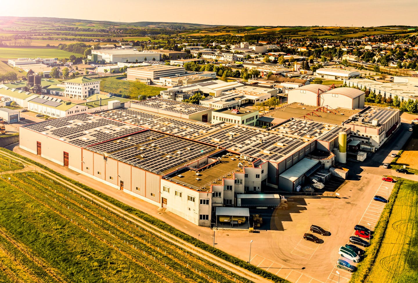 Здание компании Котани в Волькерсдорфе сфотографировано с высоты птичьего полета